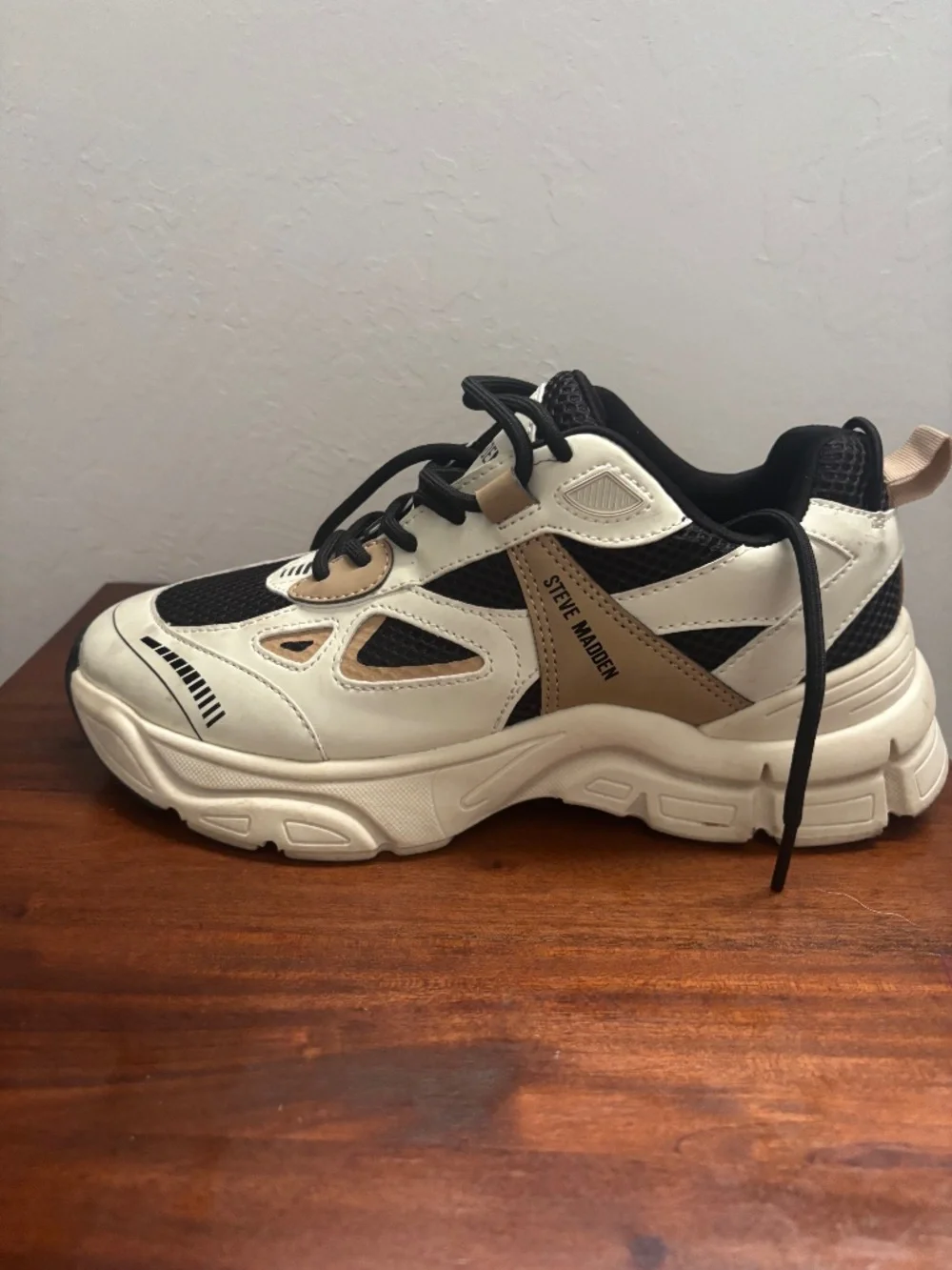 Steve Madden Possession Sneakers
